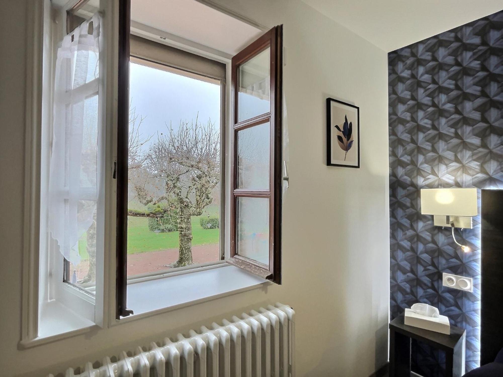 Les Platanes Hotel Gorrevod Buitenkant foto